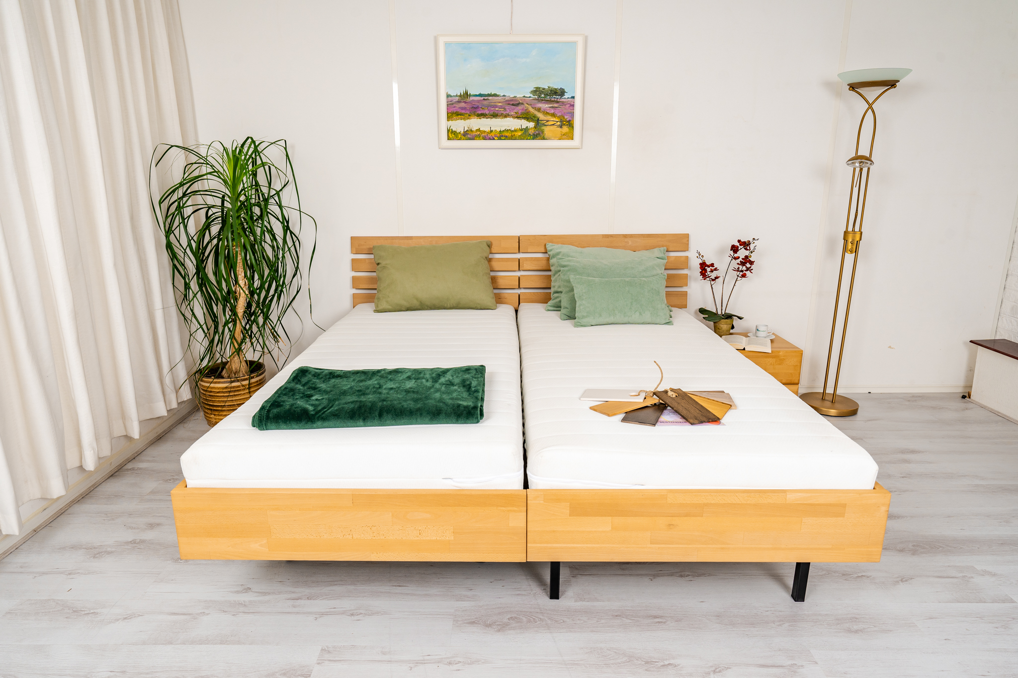 200 cm breed beukenhouten Forest Basic 502KT. Een massief houten hooglaagbed