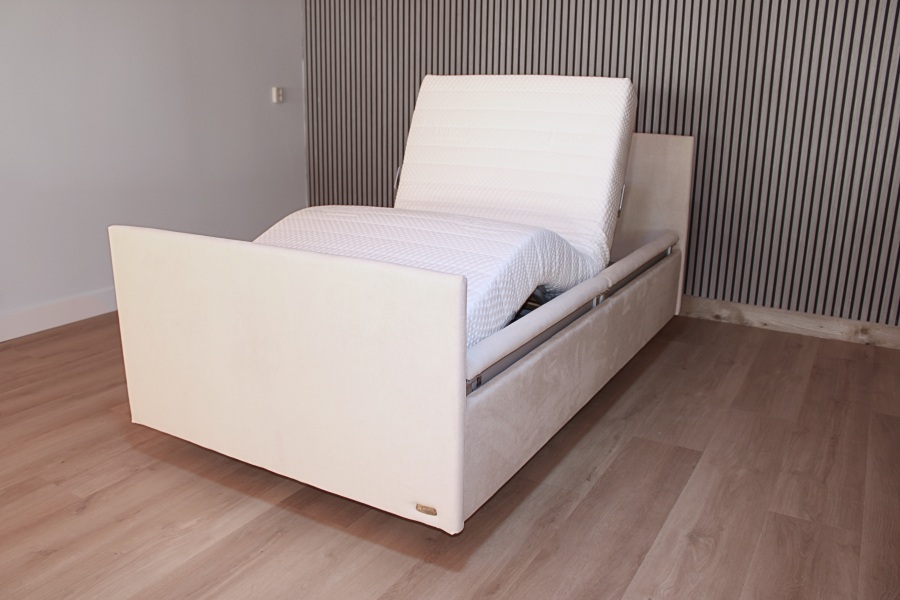 Hoog-laag bed qqq1046 Geheel nieuwe Ridder Lancelot, lekker breed, 100 cm! OM SNEL IN HUIS TE HEBBEN. FLINKE KORTING!