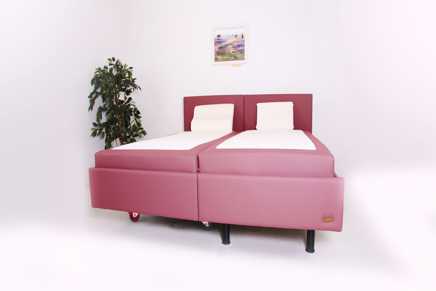 Lancelot hooglaag bed. 140 cm breed en 210 cm lang. In de webwinkel kunt u kiezen uit 175 en 225 kilo max. belastbaarheid.