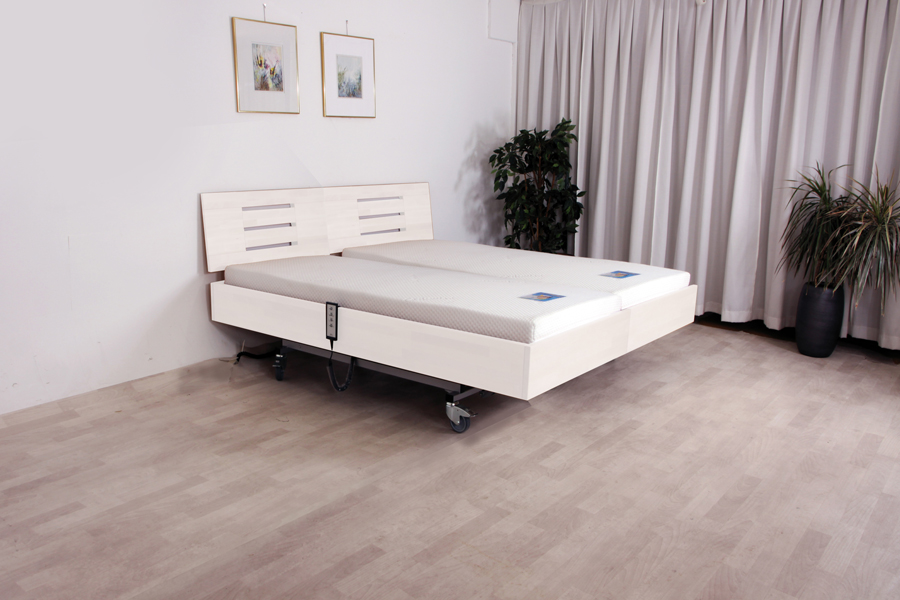 200 cm breed beukenhouten Forest Basic 503KT. Een massief houten hooglaagbed