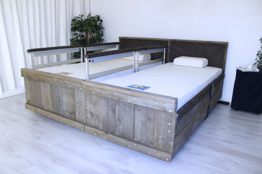 Stoer steigerhouten de luxe, 140 cm breed 2 pers. hoog laag bed