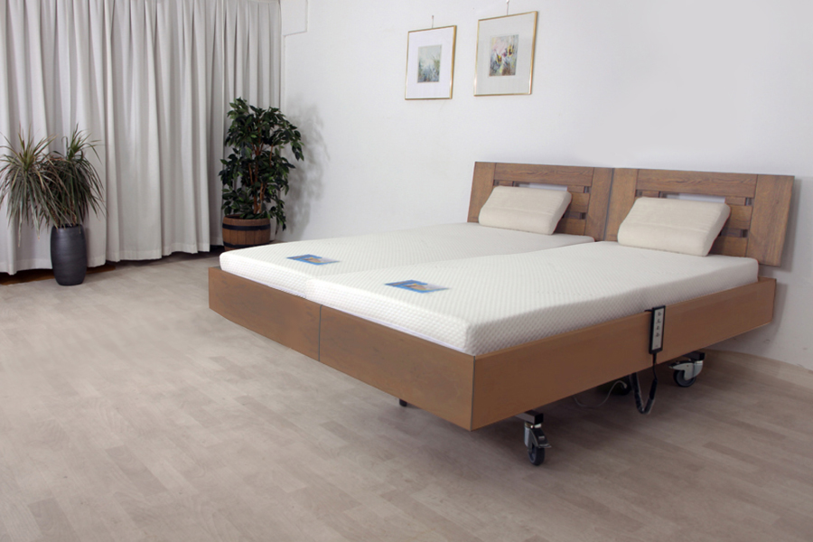 180 cm breed eikenhouten Forest Premium 602KT. Een massief houten hooglaagbed