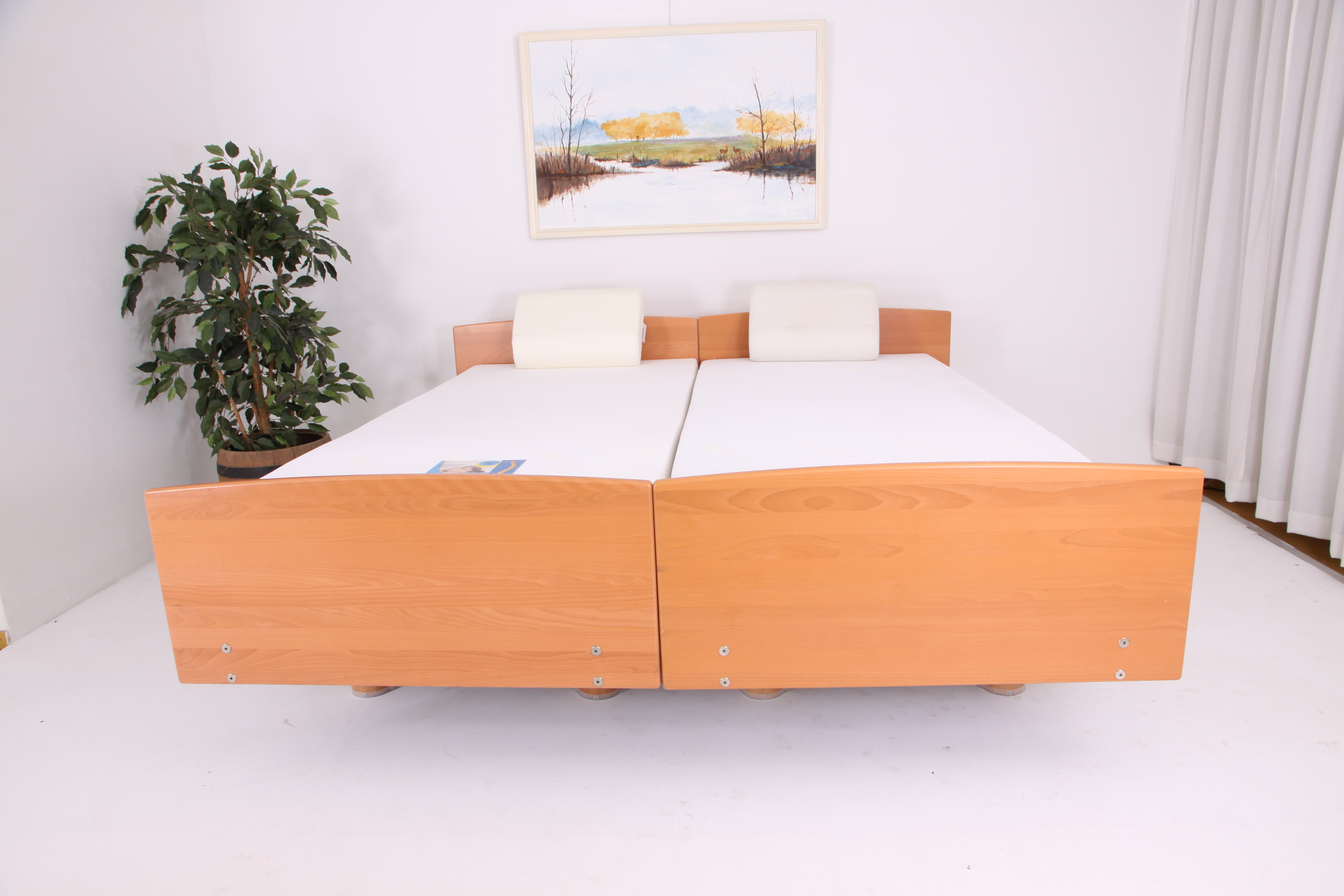 Hoog-laag bed  qqq12001201 Belletto 3080 MA Twee- persoons zorgbed uit voorraad. 2 x 90 x 210